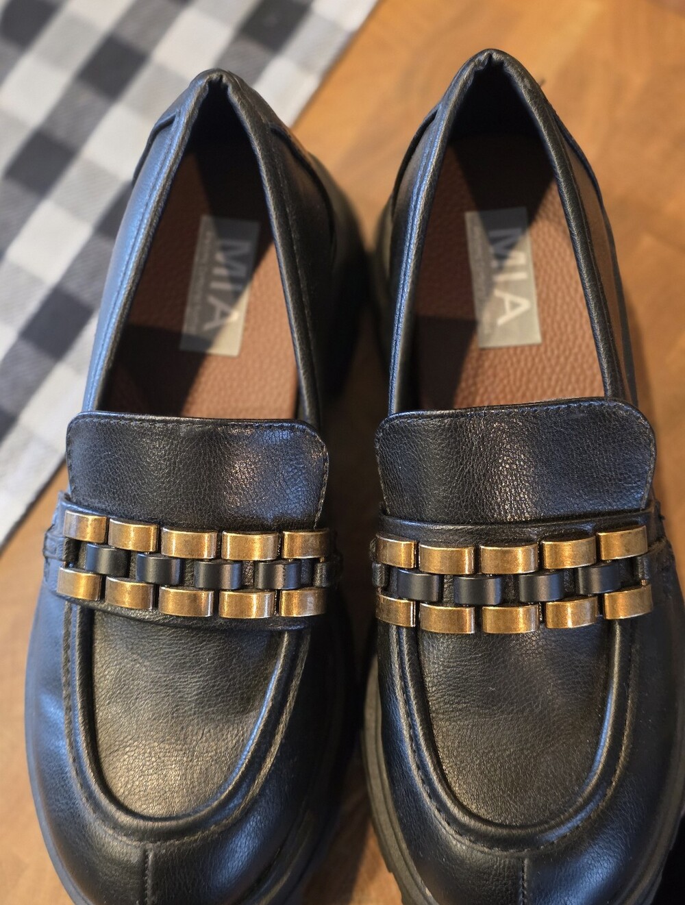 NWOT MIA Gabina Black Leather Chunky Loafer with Gold Chain Accent Shoes Size 7 - Picture 4 of 7